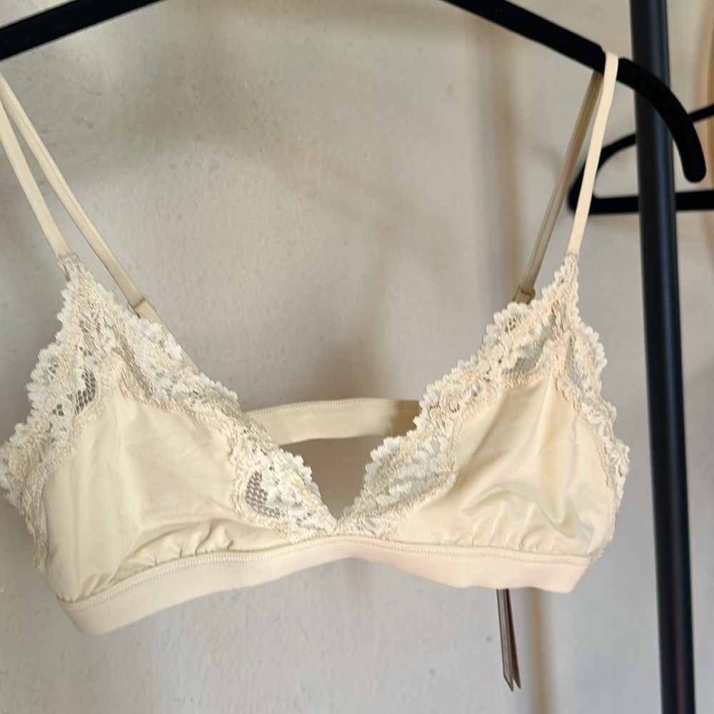SKIMS Lace Trim Bralette in Cream